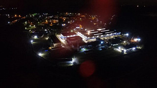 Вид на производственно-испытательный комплекс ночью. 