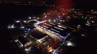 Вид на производственно-испытательный комплекс ночью. 