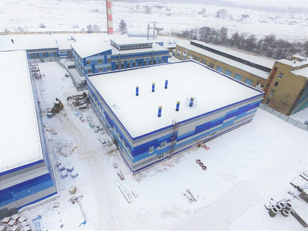 Завершены работы по устройству закрытия наружного строительного контура новых корпусов и монтаж наружных инженерных систем. Начаты работы по монтажу внутренних инженерных и технологических систем. Завершены работы по устройству закрытия наружного строительного контура новых корпусов и монтаж наружных инженерных систем. Начаты работы по монтажу внутренних инженерных и технологических систем.